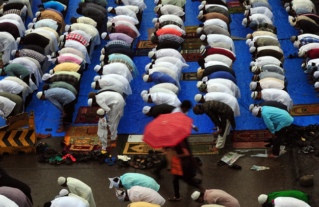 مظاهر عيد الفطر المبارك لعام 2013  فى العالم 