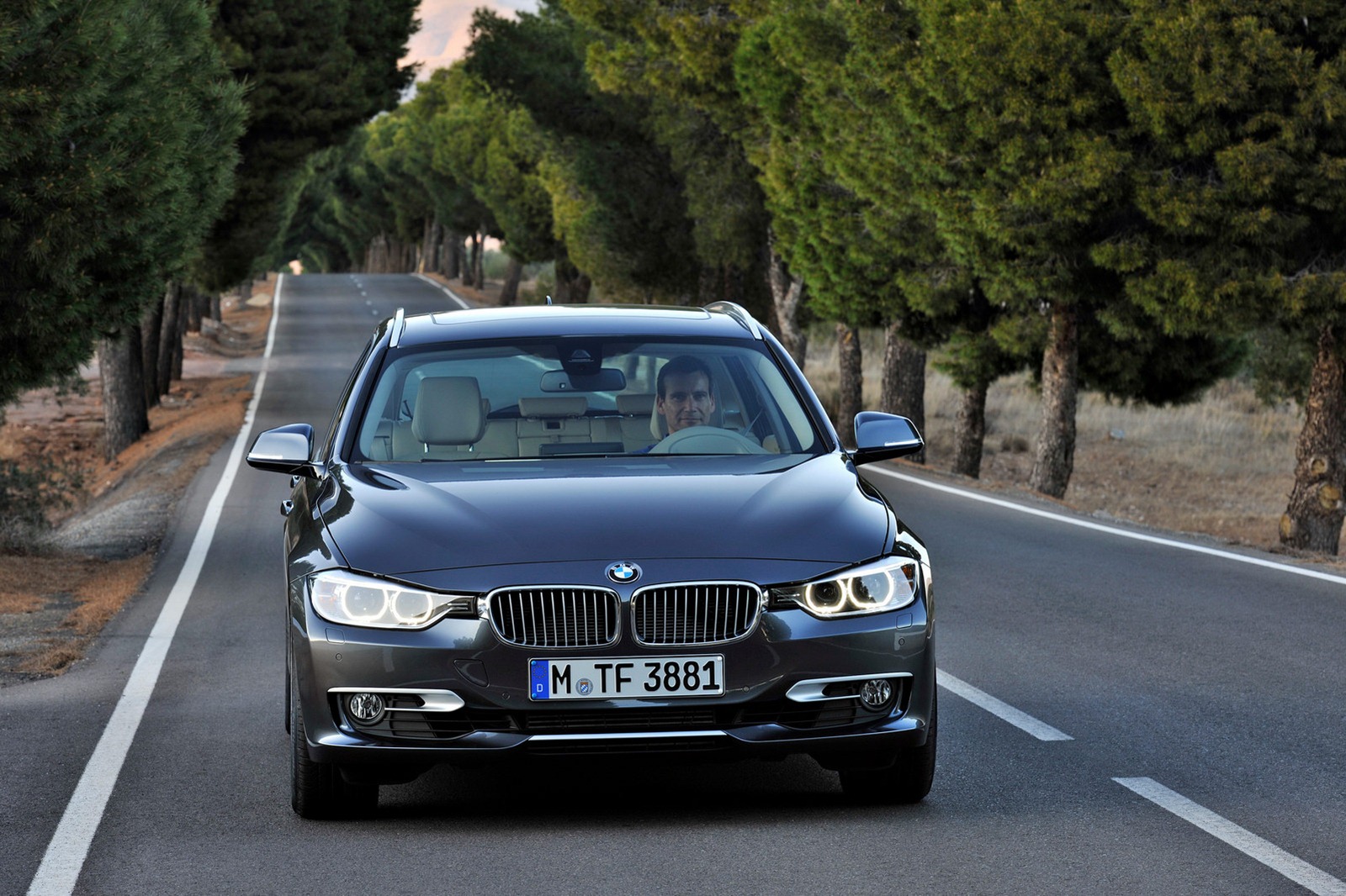 [2013-BMW-3-Series-Touring-49%255B2%255D.jpg]