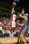 lebron james nba 121105 mia vs phx 05 King James wears 5 Colorways of Nike LeBron X in 6 Games
