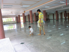 พู่กันเที่ยววัดกับพ่อแม่