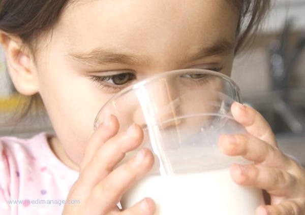 [Childdrinkingmilk-www_medimanage_com%255B6%255D.jpg]
