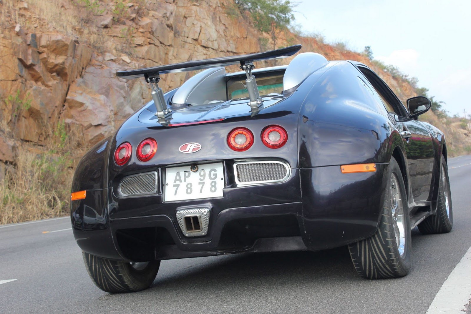 Suzuki-Marutti-Bugatti-Veyron-Replica-12%5B2%5D.jpg
