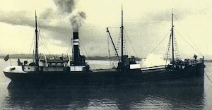 El MARIA virando el ancla en Santander. Foto del libro LOS BARCOS DE PEREZ Y CIA.JPG