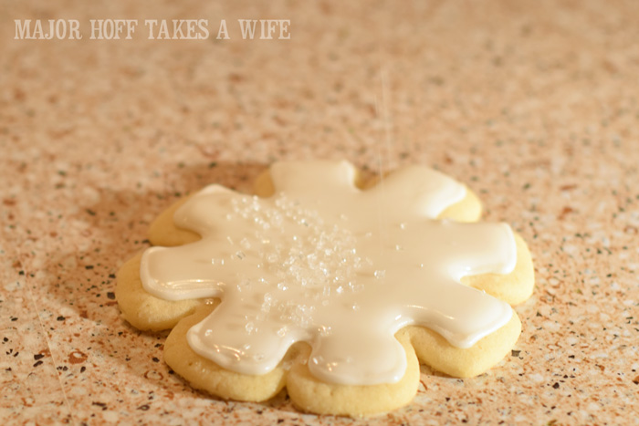 Easy Christmas cookies - Sugar Cookies. Christmas Snowflake Sugar Cookies : How to make icing and decorate. A wonderful step by step tutorial on how to make icing. You won't believe how easy it is to make! One of your favorite Christmas Cookie recipes will look stunning and elegant and truly worthy of gift giving! Because who doesn't love sugar cookies? Part of the Holidays Made Easy blog series. #HolidaysMadeEasy Easy Christmas cookies Sugar Cookies. Christmas Snowflake Sugar Cookies : How to make icing and decorate. A wonderful step by step tutorial on how to make icing. You won't believe how easy it is to make! One of your favorite Christmas Cookie recipes will look stunning and elegant and truly worthy of gift giving! Because who doesn't love sugar cookies? Part of the Holidays Made Easy blog series. #HolidaysMadeEasy