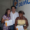 El conferencista Pavel Robles junto a dos asistentes al taller brindado en Naranjito