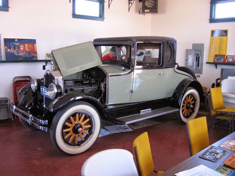 [IMG_2445-1925-Buick-Model-26-Opera-C.jpg]