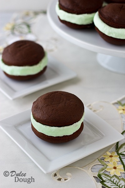 [Mint-Chocolate-Whoopie-Pies9.jpg]