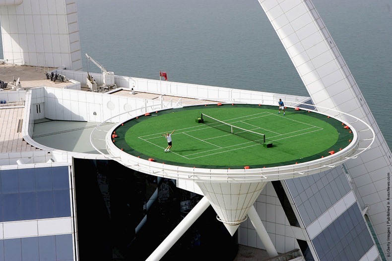 جولة سياحية داخل برج العرب (بالصور )*** Burjalarab-tennis-court1