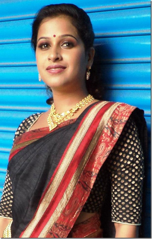 sadhika_beautiful_pic_in_saree