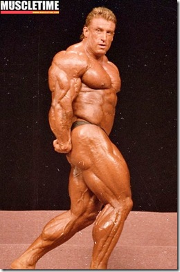 Dorian Yates at 1994 Mr. Olympia_side tricep pose