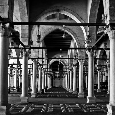 Deep inside the mosque. , Source: http://www.flickr.com/photos/8281328@N03/3649396759 3649396759.jpg