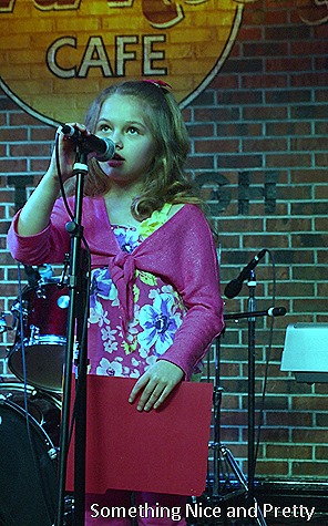 [Alex%2520sings%2520%2526%2520Chalkboard%2520013%255B12%255D.jpg]