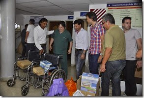 El acto fue encabezado por el ministro de Desarrollo Social, Eduardo Aparicio. Se entregaron sillas de ruedas, nebulizadores y colchones antiescara.