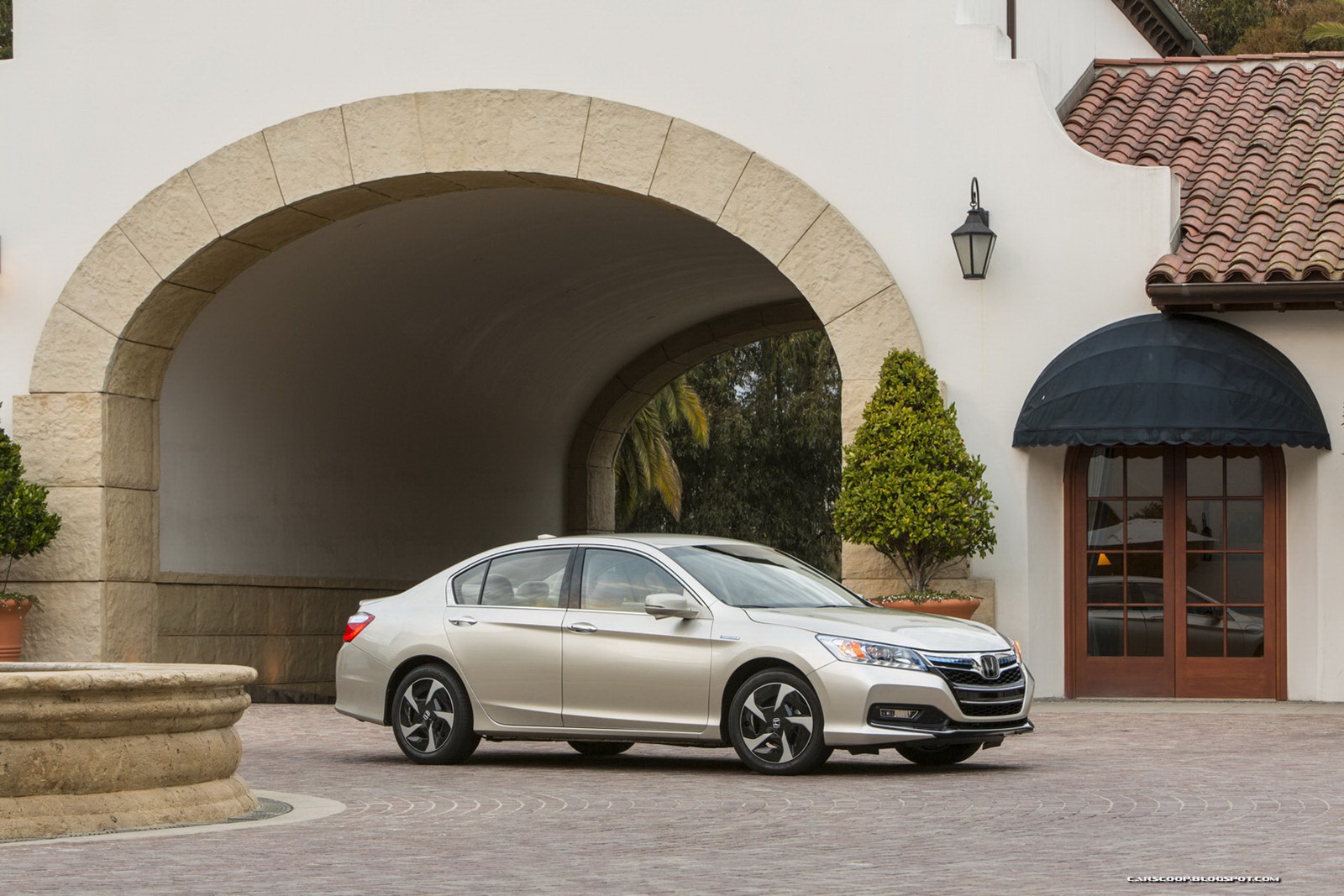 [2014_Honda_Accord_PHEV_210_%255B2%255D.jpg]