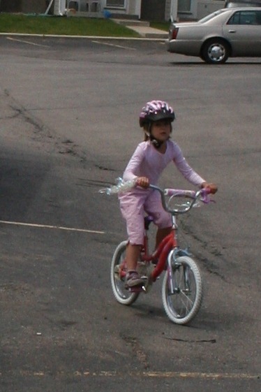 [2012-05-13%2520Riding%2520Bikes%2520%25283%2529%255B5%255D.jpg]