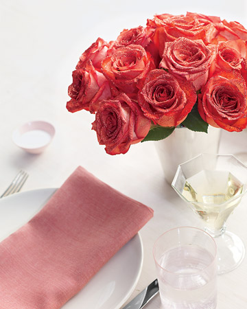 Jazz up a simple bouquet of red roses with a coat of glitter in a matching color. They’ll look even more fabulous surrounded by candlelight. Jazz up a simple bouquet of red roses with a coat of glitter in a matching color. They’ll look even more fabulous surrounded by candlelight.