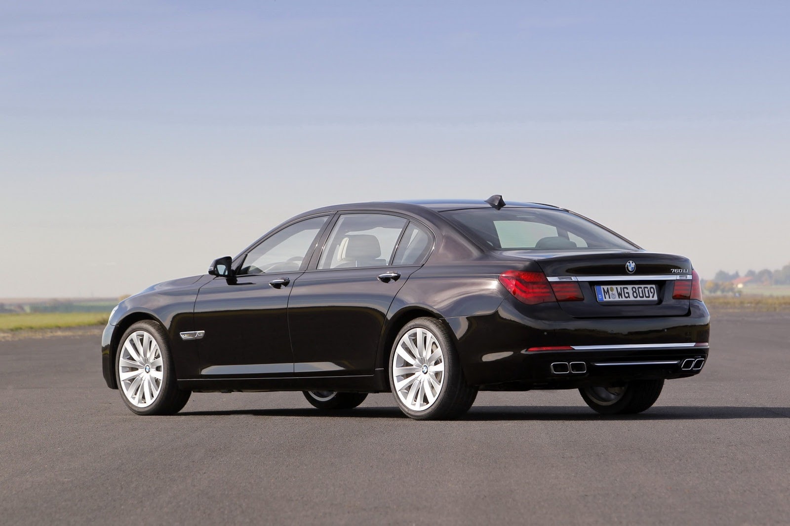[BMW-V12-7-Series-38%255B2%255D.jpg]