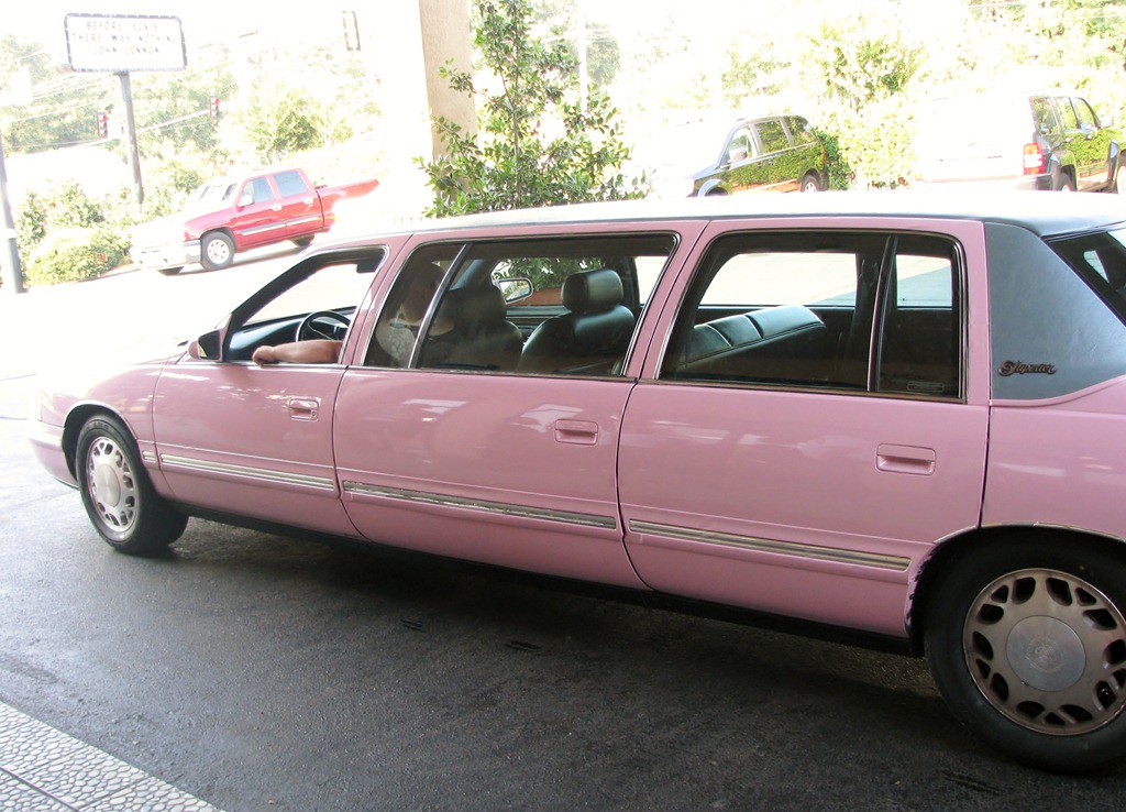 [8093%2520pink%2520limo%2520from%2520Marlowe%2527s%2520Ribs%2520%2526%2520Restaraunt%2520%2528our%2520free%2520ride%2529%2520-%2520Memphis%252C%2520Tennessee%255B3%255D.jpg]