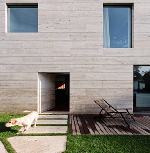 Fachada moderna fachada-moderna-Casa-moderna-L02CR-de-ARQX-Architects