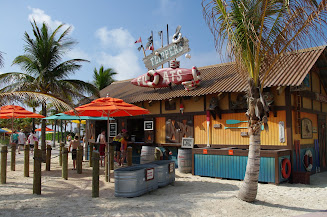 Here you can rent snorkeling equipment and bikes and rafts to float around on.