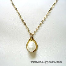 [Teardrop%2520Pearl%2520and%2520Gold%2520Necklace%255B6%255D.jpg]