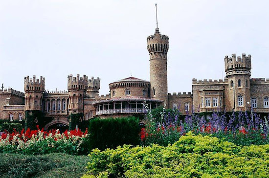 Bangalore palace Guttahalli Palace.jpg Bangalore palace Guttahalli Palace.jpg