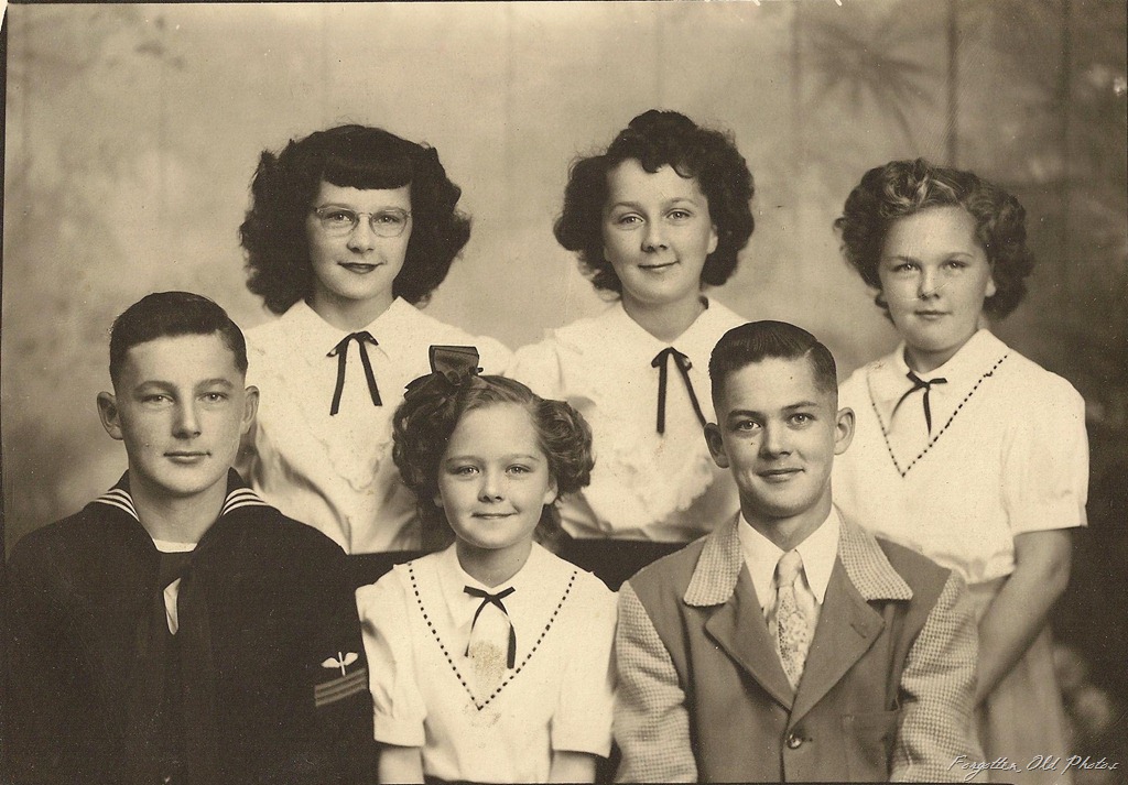 [Group%2520of%2520Kids%2520Fergus%2520Falls%2520Antiques%255B10%255D.jpg]