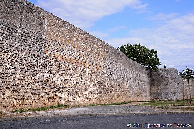 Замок Монтрей-Беле. Крепостная стена. chateau de montreuil bellay