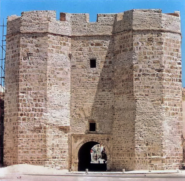 The Sqifa al-Kahla gatehouse in Mahdiya, 10th century. The Sqifa al-Kahla gatehouse in Mahdiya, 10th century.