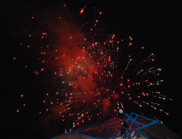 [Fireworks3Red3.jpg]