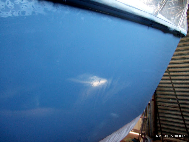 Poncage grain 400 à l'eau : les résidus de poncçage ont été essuyés avec une éponge.