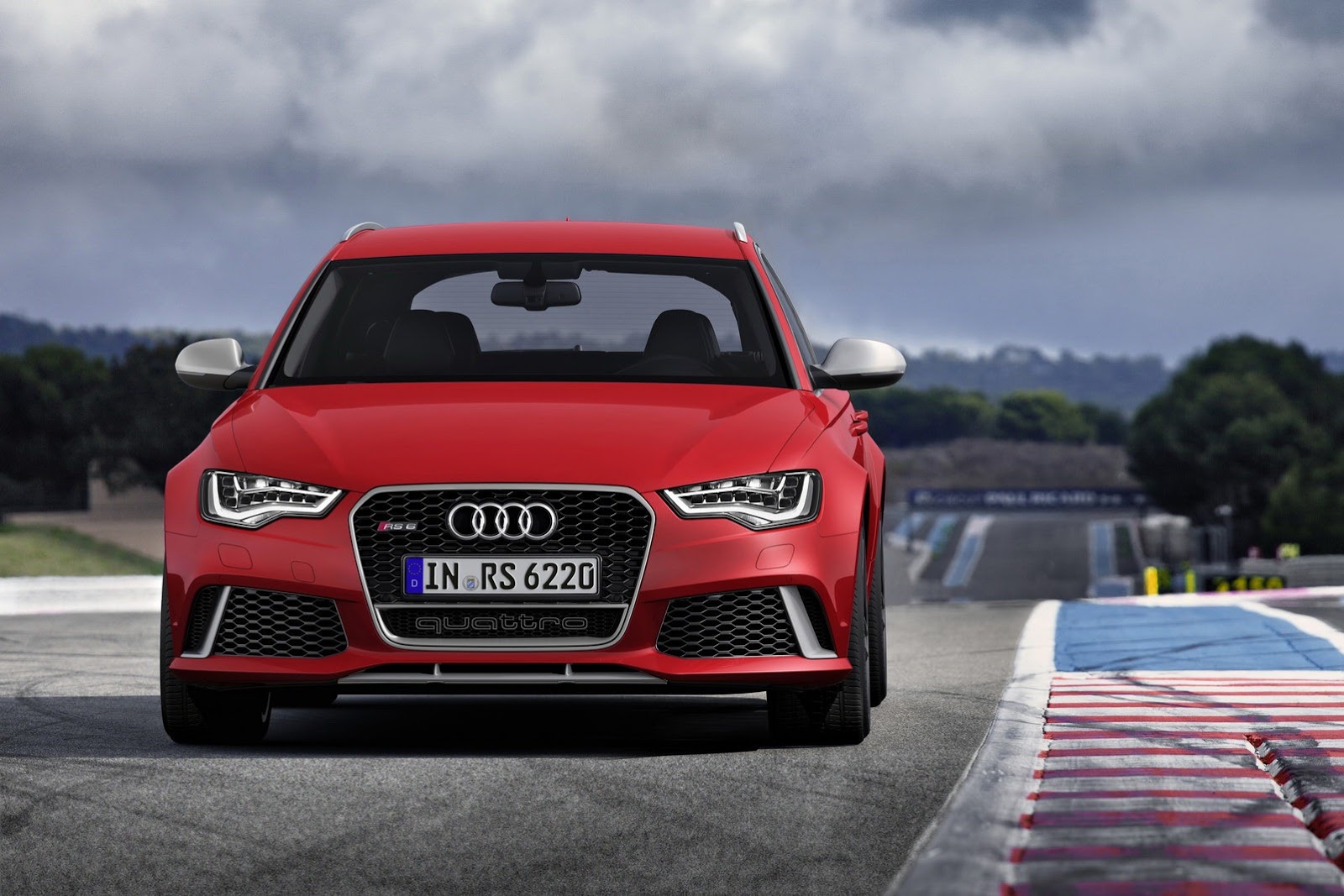 2014-Audi-RS6-Avant-5[2].jpg