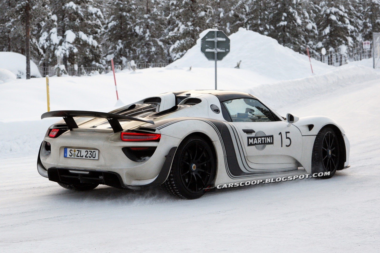 [Porsche-918-Spyder-10Carscoop%255B3%255D%255B3%255D.jpg]