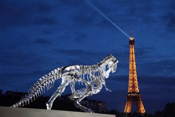 Chrome T-Rex скульптура на берегу Сены в Париже (10 фото) | Картинка №5