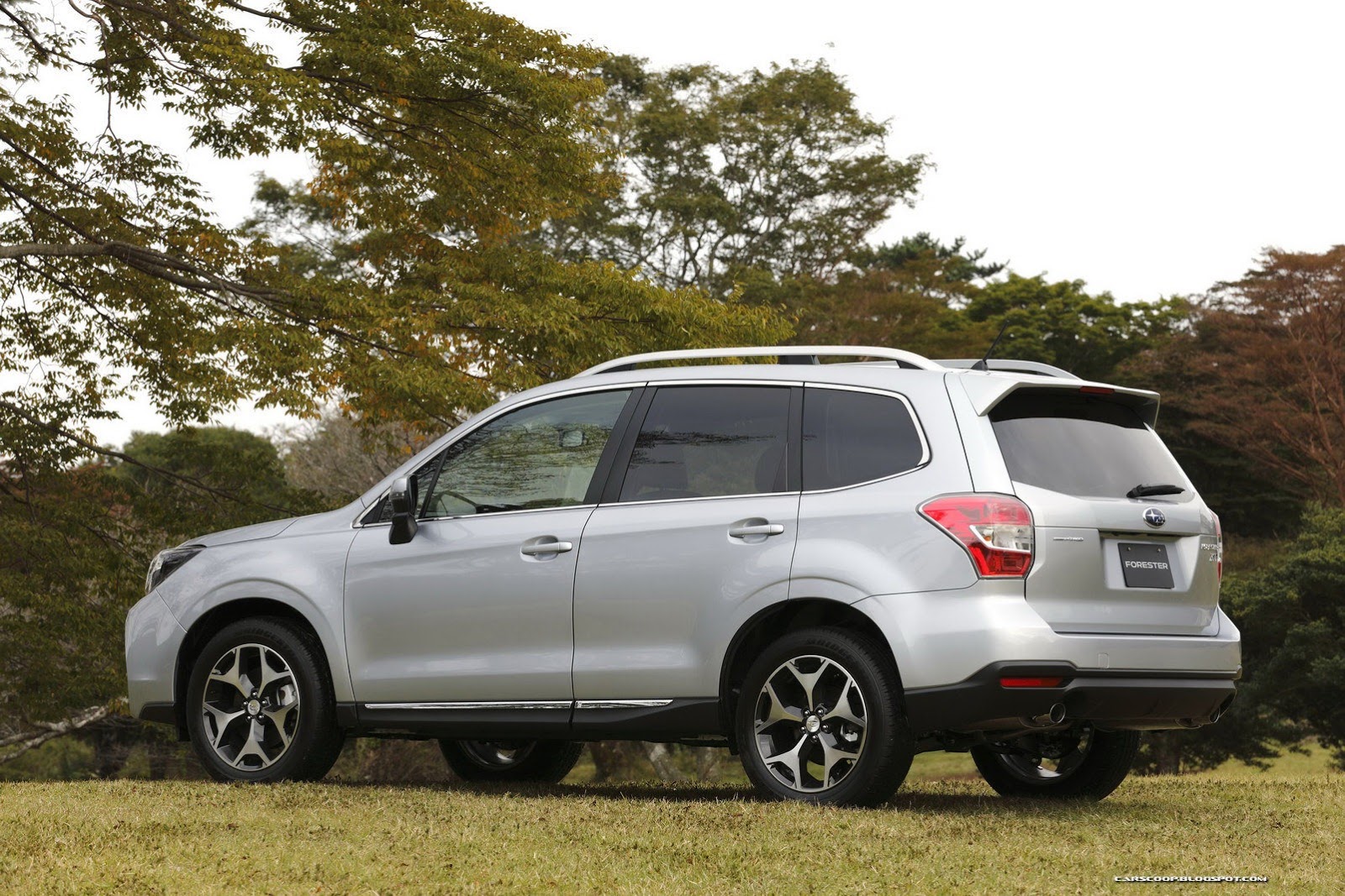 2014-Subaru-Forester-47[5].jpg