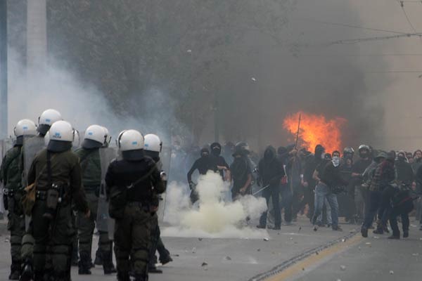 [Fuertes-disturbios-en-Grecia_expand-742847%255B3%255D.jpg]