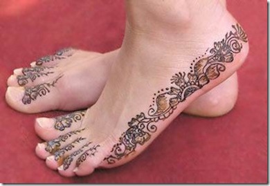 tatuaje picior pentru fete