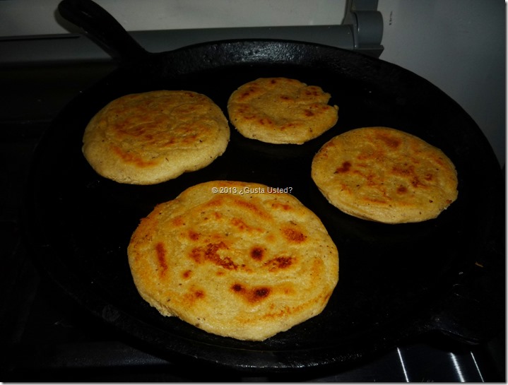 Cuece los bocoles en un comal grueso 6.- Haz los bocoles