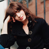 7609_Anne-Hathaway_006_1600x1200_150707-Sk4tz.jpg