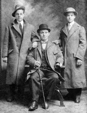 1911-Simonsens-Father 2 boys