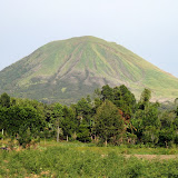 Lokon from the outskirts of Tomahon (Andy Dean, September 2009)