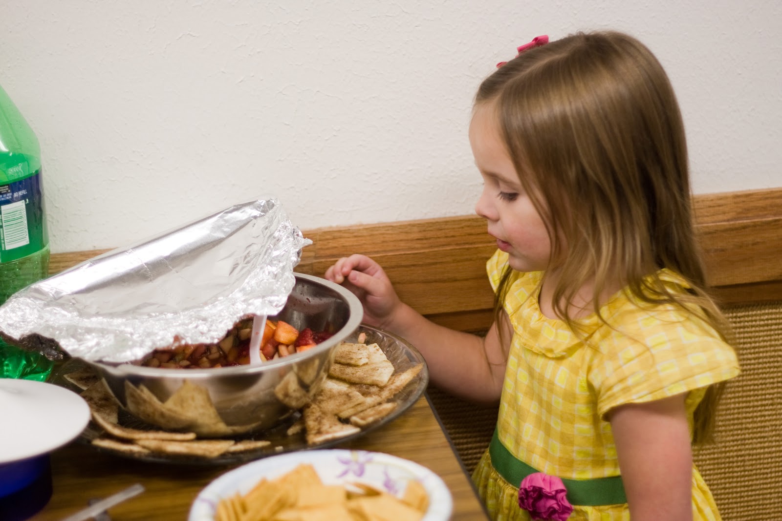 [11.22.12%2520tess%2520eating%255B3%255D.jpg]