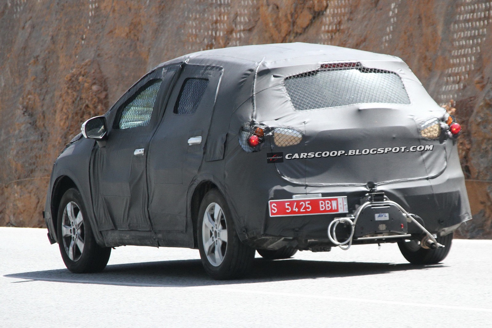 [2014-Suzuki-CUV-14%255B3%255D.jpg]