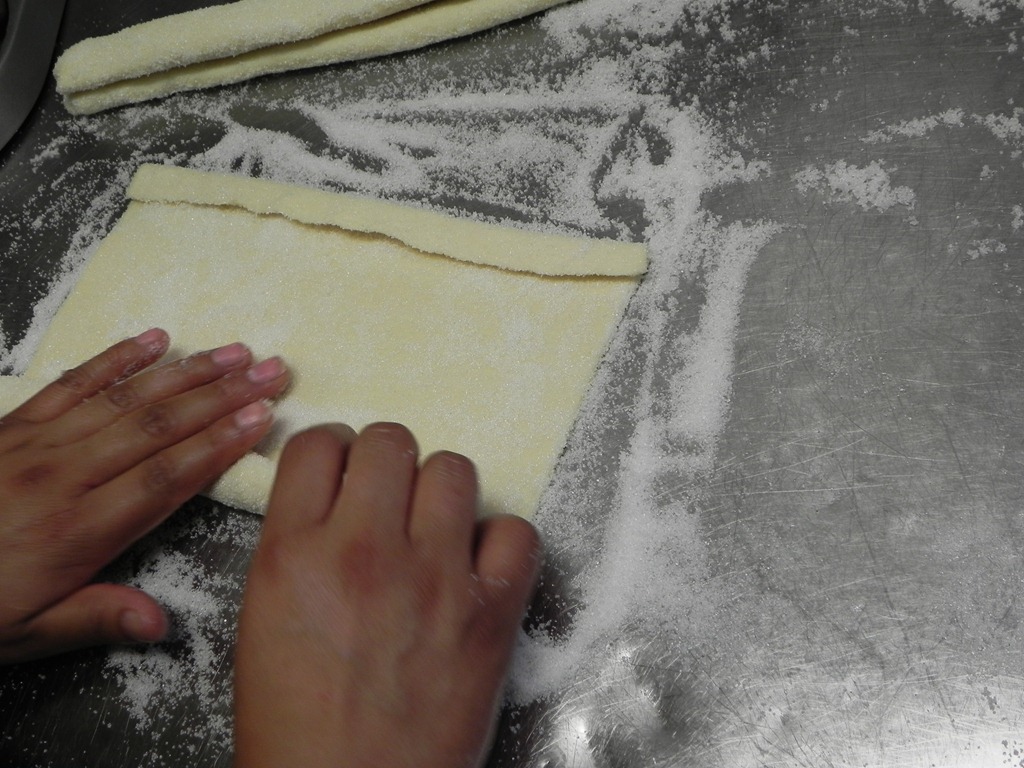 [DSCN816611.jpg&description=Orecchie Di Elefante-Baking with My Chef Hubby')]