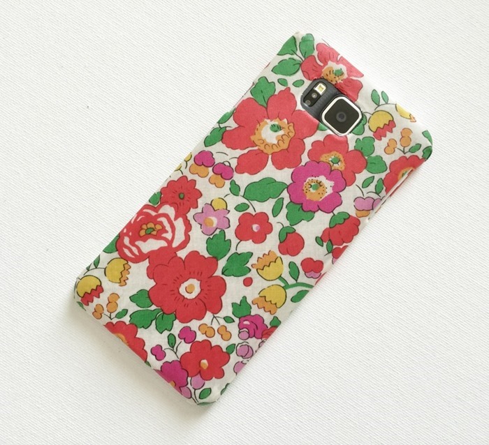 Mad-For-Fabric-DIY-Fabric-Covered-Phone-Case-Display1-1024x934