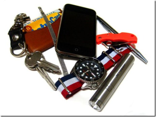what_men_carry_in_their_pockets_640_12