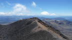 Am Gipfel des Mt. Ngauruhoe (2287 m); Tongariro Northern Circuit, Tag 1.