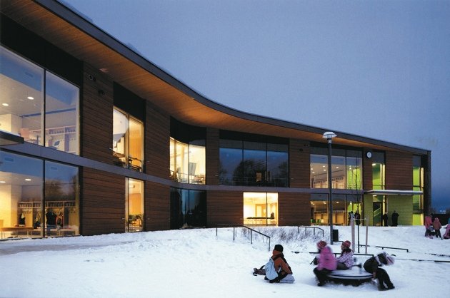 L'escola "Kirkkojärvi" a Espoo, Finlàndia