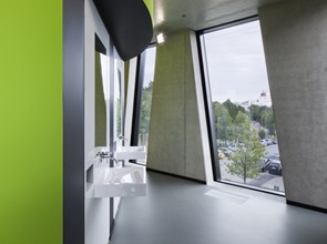 Baño baños-Biblioteca-Médica-OASE-en-Düsseldorf-Alemania
