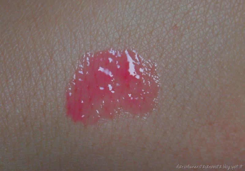 [nyx-lipgloss-juicy-red-swatch4.jpg]